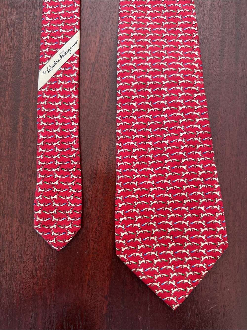 Salvatore Ferragamo Red Silk Tie with Fox Motif – Made in Italy